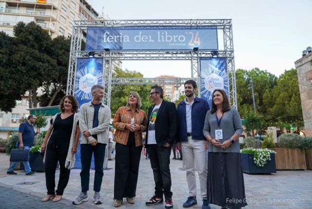 Raúl Quinto pregona la Feria del Libro de Cartagena recordando a la maestra que le inició en la lectura - 1, Foto 1