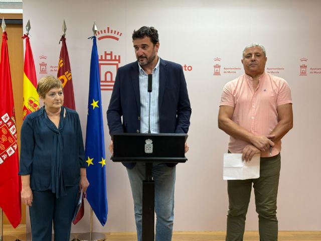 Más de 1.100 vecinos exigen revocar el cierre de camino entre los dos Javalíes y denuncian el ninguneo de la alcaldesa de Murcia Más de 1.100 vecinos exigen revocar el cierre de camino entre los dos Javalíes y denuncian el ninguneo de la alcaldesa de Murcia