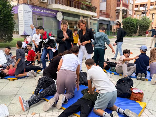 Cerca de 200 alumnos de los colegios San Cristóbal y Andrés García Soler reciben una formación práctica de reanimación cardiopulmonar y primeros auxilios Cerca de 200 alumnos de los colegios San Cristóbal y Andrés García Soler reciben una formación práctica de reanimación cardiopulmonar y primeros auxilios