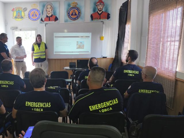 Efectivos del Servicio de Emergencias Municipal de Lorca realizan una formación práctica sobre manejo de miniexcavadoras Efectivos del Servicio de Emergencias Municipal de Lorca realizan una formación práctica sobre manejo de miniexcavadoras