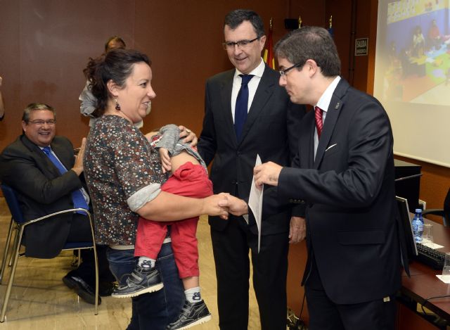 Ocho padres y madres reciben formación para iniciar su negocio acompañados por sus bebés - 1, Foto 1