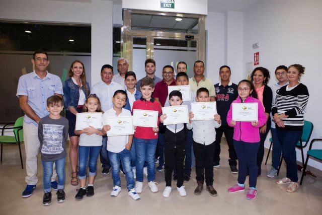 Terra Fecundis entrega sus becas anuales de estudio dirigidas a hijos de sus trabajadores - 1, Foto 1