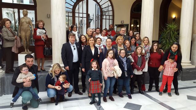 La consejera de Familia e Igualdad de Oportunidades asiste a la presentación del calendario solidario de Assido - 1, Foto 1