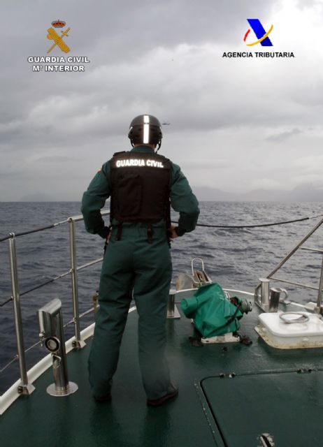 La Guardia Civil y Vigilancia Aduanera realizan un ejercicio de adiestramiento conjunto en aguas de la Región - 3, Foto 3