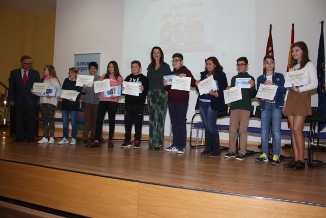 El concurso escolar de prevención de accidentes premia con una ´tablet´ a diez alumnos de la Región - 1, Foto 1