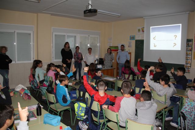Alumnos de 6° de Primaria de Puerto Lumbreras reciben charlas de sensibilización en materia de igualdad - 1, Foto 1