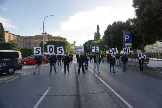 Unidas Podemos muestra su apoyo a los trabajadores y trabajadoras de LATBUS en sus movilizaciones - 1, Foto 1