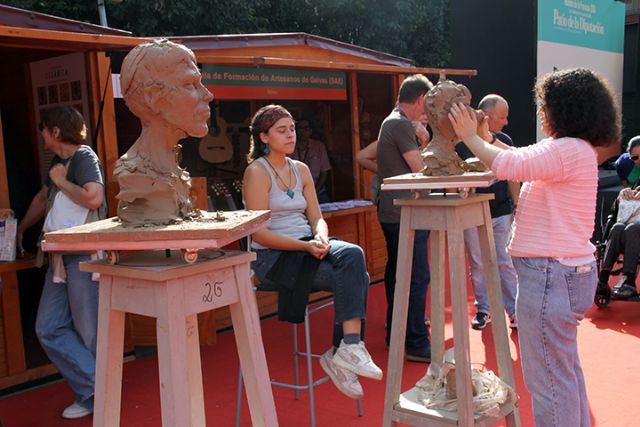 Cerámica artesanal sevillana: historia, presente y futuro en una feria de referencia - 1, Foto 1