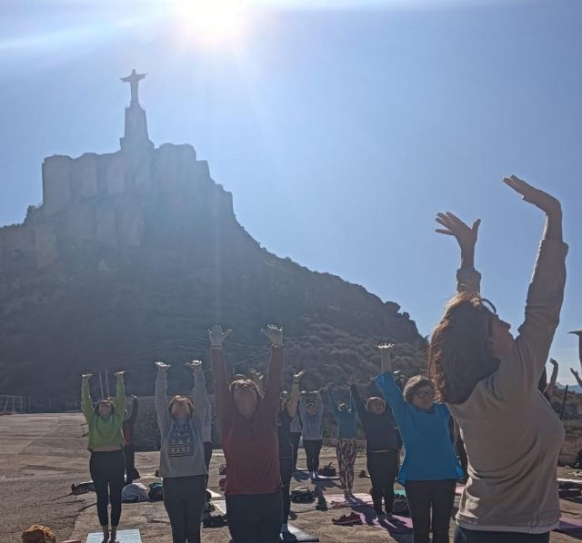 Comienzan las actividades de yoga en el entorno de las Fortalezas del Rey Lobo y la ruta Guardianes de la Huerta - 1, Foto 1