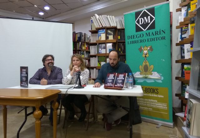 Cristina Selva y Antonio Marcelo Beltrán han presentado su libro  Crudos, Sucios y Sangrientos - 1, Foto 1