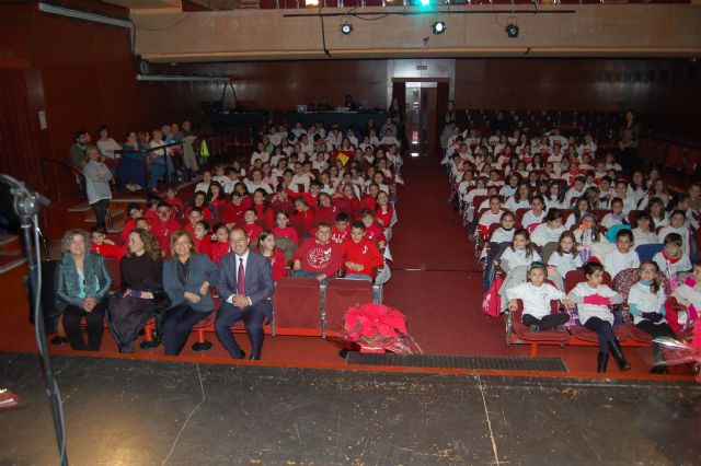 Sánchez-Mora asiste al II encuentro coral escolar navideño organizado por la Consejería de Educación - 1, Foto 1