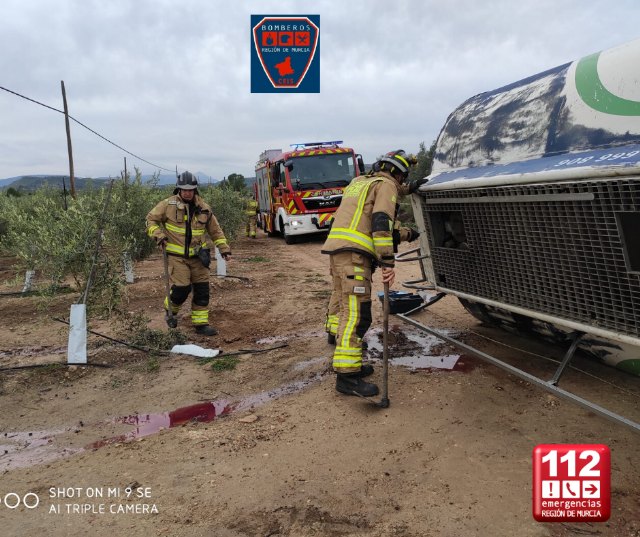 Vuelca un camión cisterna de mercancías peligrosas en Moratalla - 1, Foto 1