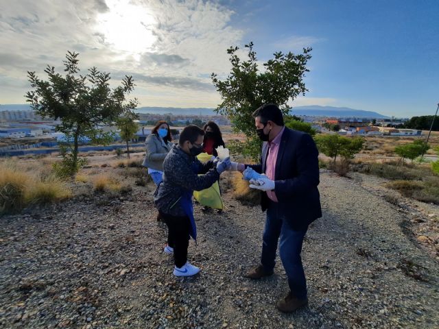 Más de 100 personas participan en el Proyecto Libera de recogida de basura en los parajes naturales de Alcantarilla - 1, Foto 1