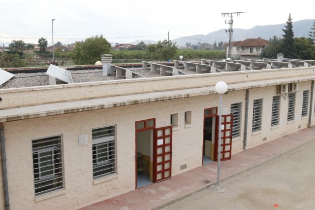 Finalizados los trabajos de retirada de fibrocemento y mejora de la eficiencia energética en el CEIP Juan Carlos I de Llano de Brujas - 2, Foto 2