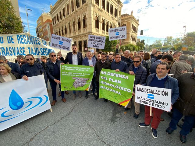 VOX muestra su apoyo al campo, defiende el PHN y critica la agenda 2030: Pretende dejar seco al levante español - 2, Foto 2