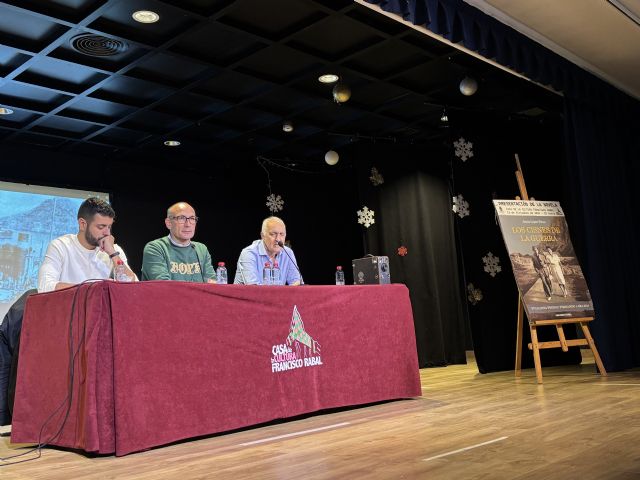 Jesús López presenta en Águilas Los cisnes de la guerra, novela finalista de los Premios Lara - 1, Foto 1