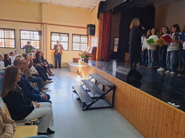 Cerca de 200 estudiantes de cinco centros educativos cantan a la Navidad en el encuentro 'Cantemus' - 1, Foto 1