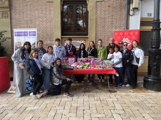 El Grupo Scout C.C. Renfe lleva a cabo una recogida solidaria de juguetes - 1, Foto 1