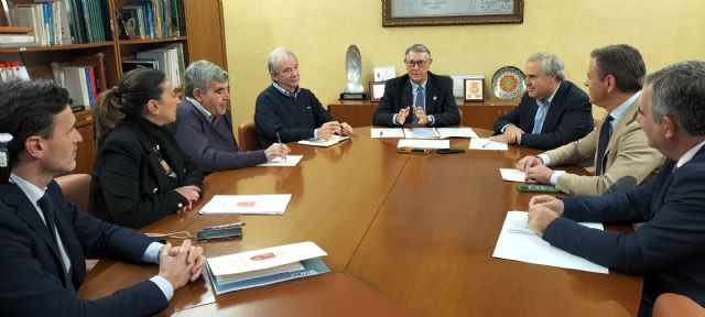 El presidente de la Confederación Hidrográfica del Segura se reúne con los consejeros de Presidencia, de Fomento, de Medio Ambiente y la Consejera de Agricultura - 1, Foto 1