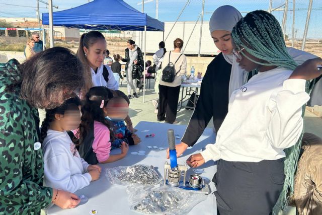 Los más pequeños se lo pasan en grande en El Carmen con la actividad comunitaria Dinamiza tu barrio - 5, Foto 5