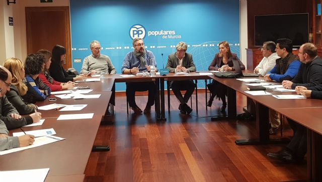 El PP informa a los alcaldes y portavoces de las inversiones en los municipios recogidas en los presupuestos para 2018 - 1, Foto 1