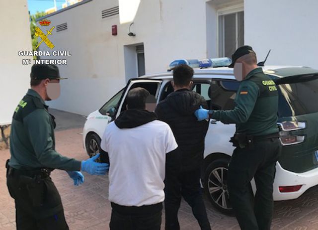 La Guardia Civil detiene a dos presuntos atracadores en Totana, Foto 1