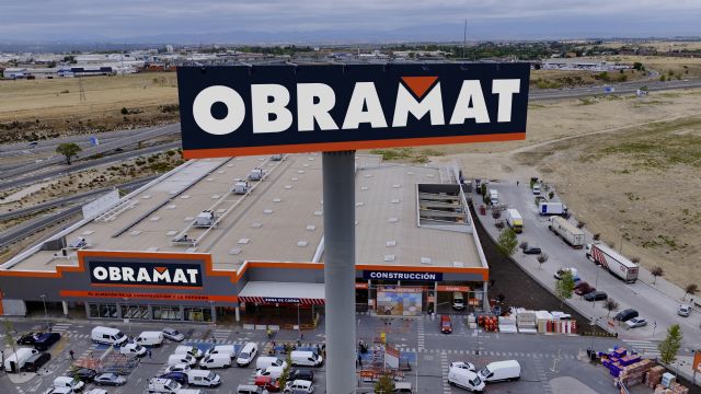 OBRAMAT entrega 1.050€ adicionales a cada empleado en concepto de Cheques Carburante y Alimentación - 2, Foto 2