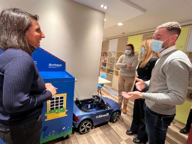 Pilar Torres y Miguel Ángel Noguera visitan la sala para familiares que la fundación Ronald Mc Donald tiene en la Arrixaca - 2, Foto 2