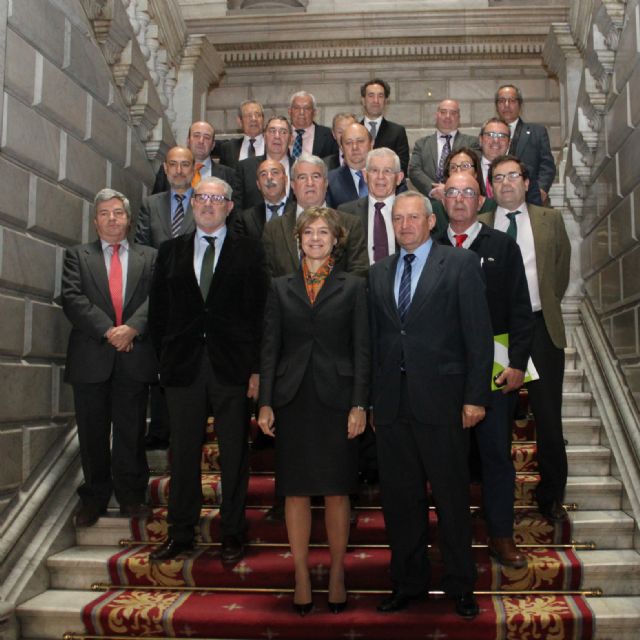 Encuentro entre el presidente de Fecoam, Santiago Martínez, y la ministra García Tejerina, sobre el problema regional del agua - 1, Foto 1