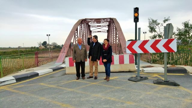 Fomento renovará los pórticos del puente metálico de Alquerías para limitar la altura y el tonelaje de los vehículos que circulan - 1, Foto 1