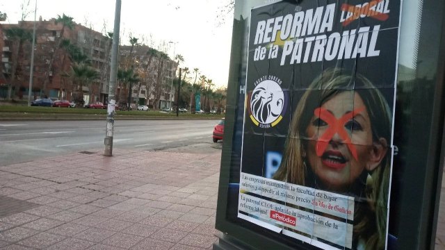 Carteles contra Yolanda Diaz en la oficina de empleo de Murcia - 2, Foto 2