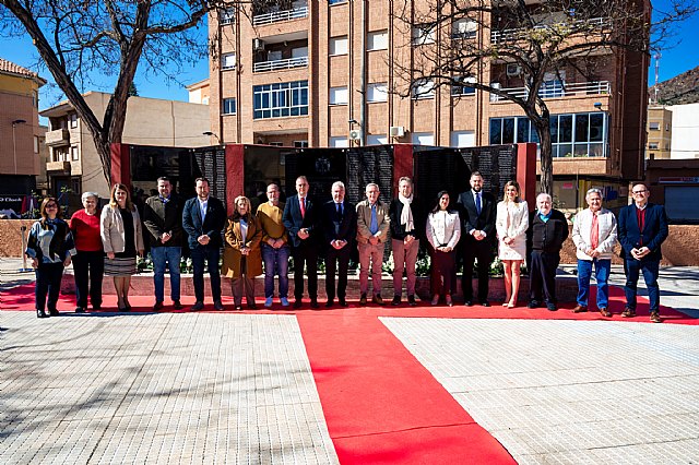 Mazarrn clausura la II Semana de la Memoria Minera con la inauguracin de un monolito en honor a 980 mineros, Foto 1