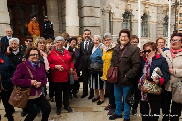 Un centenar de mujeres de Yecla visitan Cartagena por el Dia de la Mujer - 1, Foto 1