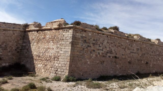 El Castillo de los Moros espera un año la redacción del plan director de su restauración - 1, Foto 1