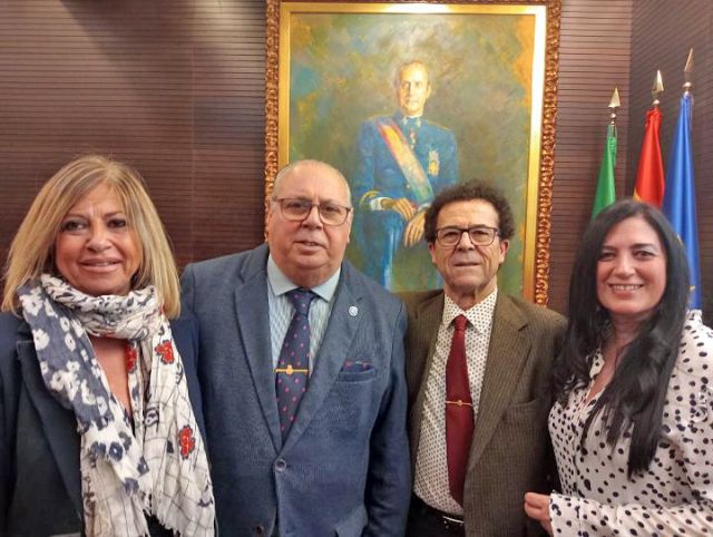 Cultura. Sevilla . La proyección del documental El Cachorro: Así Mueren los Hombres marcó el inicio de una serie de actividades culturales y sociales del Ateneo de Triana - 1, Foto 1