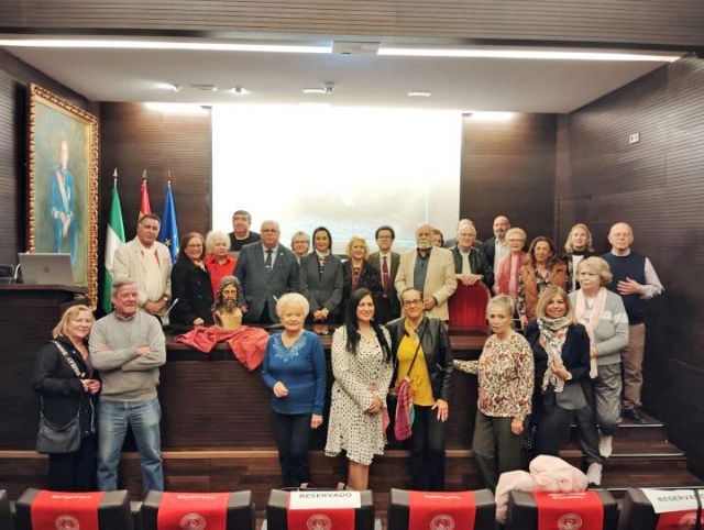 Cultura. Sevilla . La proyección del documental El Cachorro: Así Mueren los Hombres marcó el inicio de una serie de actividades culturales y sociales del Ateneo de Triana - 2, Foto 2