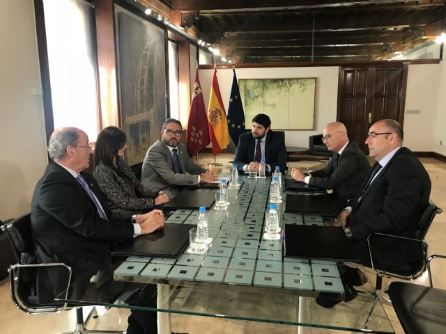 López Miras se reúne con el presidente de la Cámara de Comercio de Murcia y su nueva junta directiva - 1, Foto 1