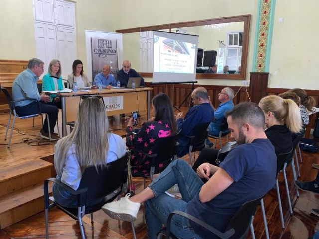 El Casino acoge la presentación del libro Crónicas y vivencias ferroviarias - 1, Foto 1