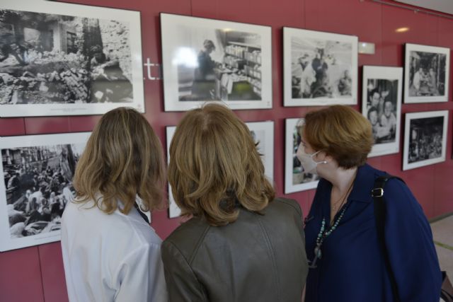 El Hospital Reina Sofía acoge una exposición de James Nachtwey para celebrar el 150 aniversario de Cruz Roja en la Región de Murcia - 3, Foto 3