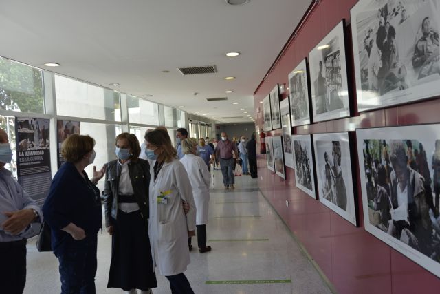 El Hospital Reina Sofía acoge una exposición de James Nachtwey para celebrar el 150 aniversario de Cruz Roja en la Región de Murcia - 4, Foto 4