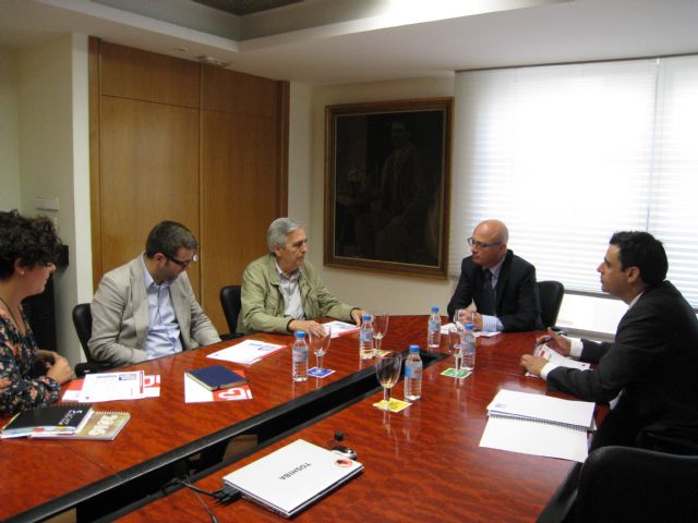 Juan Hernández se reúne con el responsable regional de Cáritas - 1, Foto 1