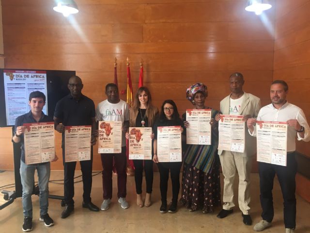 La comunidad africana de Murcia saldrá el sábado a las calles para dar a conocer la realidad del continente hermano con un colorido pasacalles - 1, Foto 1