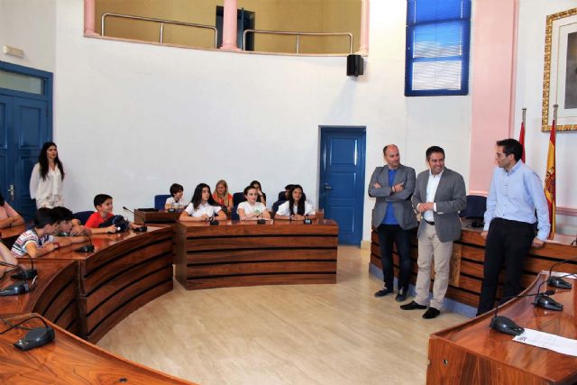 Alumnos del IES Alcántara presentan en el Ayuntamiento el Proyecto Alcantarilla Ciudad Educadora - 2, Foto 2