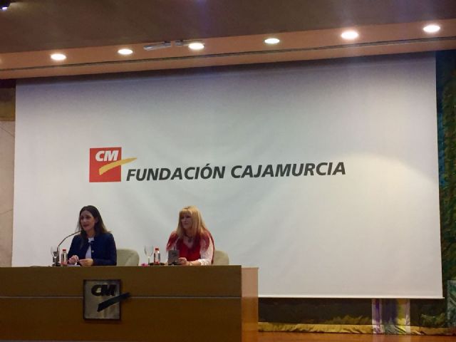 La directora general de Mujer, Alicia Barquero, asiste a la presentación del primer título de la colección Sustantivas que edita la Comunidad - 1, Foto 1