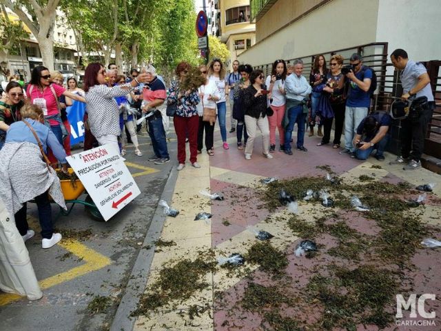 MC Cartagena, respaldando a los vecinos, acude a Murcia para exigir a las administraciones superiores que protejan y recuperen el Mar Menor - 1, Foto 1