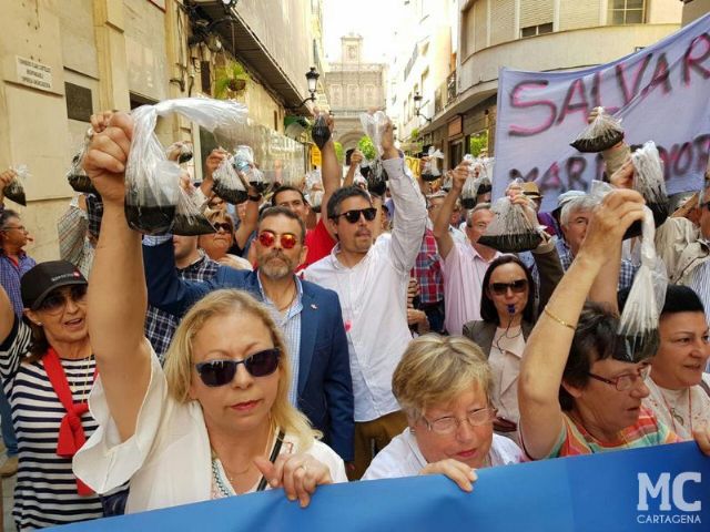 MC Cartagena, respaldando a los vecinos, acude a Murcia para exigir a las administraciones superiores que protejan y recuperen el Mar Menor - 4, Foto 4