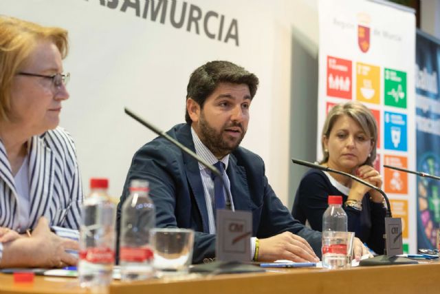 Fernando López Miras participa en una jornada sobre los valores de la red de Farmacia - 1, Foto 1