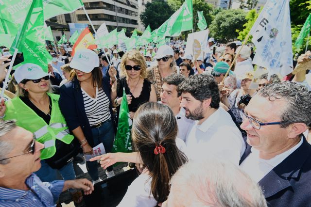 López Miras defiende el trasvase junto a los agricultores y exige al Gobierno central diálogo y criterios técnicos porque hay mucho en juego - 2, Foto 2