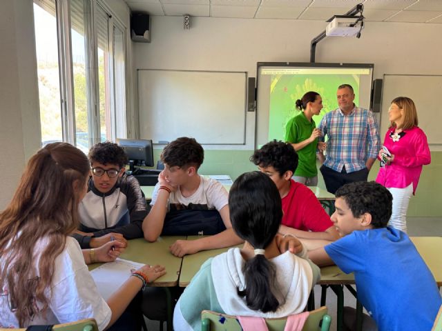 Lorca celebra el Día Mundial del Reciclaje con una campaña de sensibilización ambiental en los centros educativos - 4, Foto 4