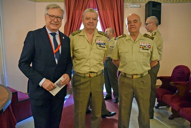 España. Sevilla . Sevilla ha acogido la segunda Convención Nacional de Amigos de la Historia y Cultura Militar que trata de divulgar el conocimiento de la tradición militar española - 1, Foto 1